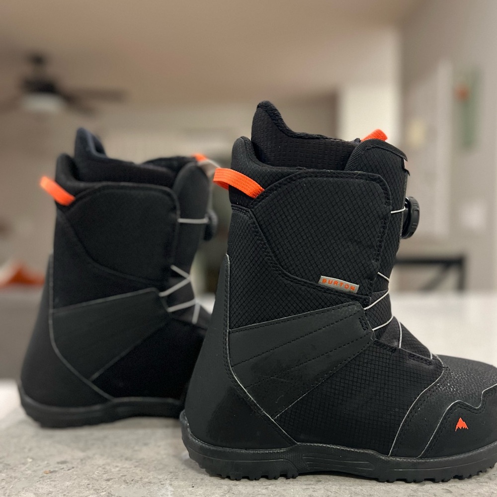 Burton  Snowboard Boots with BOA System youth size 6 - Picture 3 of 5